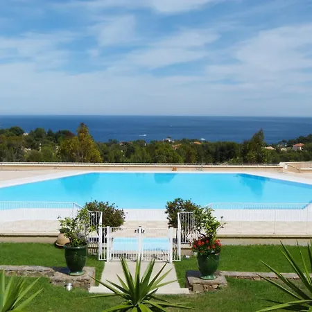 Апартаменты Deux Pieces Rez De Jardin Cap Esterel Esterelvacances Сен-Рафаэль