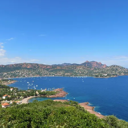 Апартаменты Deux Pieces Rez De Jardin Cap Esterel Esterelvacances
