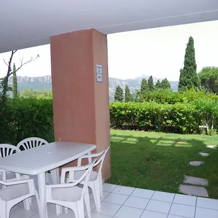 Deux Pieces Rez De Jardin Cap Esterel Esterelvacances * Сен-Рафаэль