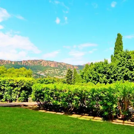 Апартаменты Deux Pieces Rez De Jardin Cap Esterel Esterelvacances *